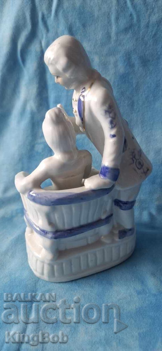 Auction VINTAGE PORCELAIN FIGURINE - IN LOVE Auction VINTAGE PORCELAIN FIGURINE - IN LOVE