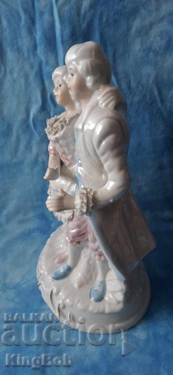 FIGURINĂ VINTAGE DIN PORȚELAN - DANSATORI cu preț € 12.00 | 23.47 BGN FIGURINĂ VINTAGE DIN PORȚELAN - DANSATORI cu preț € 12.00 | 23.47 BGN