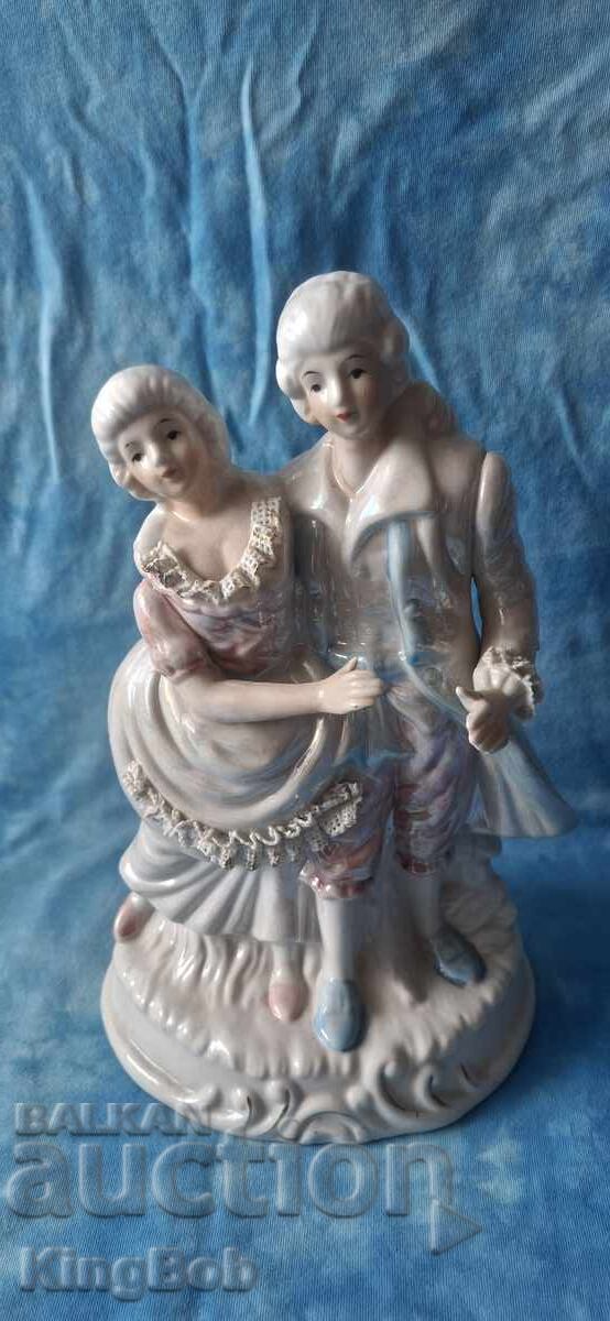 FIGURINĂ VINTAGE DIN PORȚELAN - DANSATORI FIGURINĂ VINTAGE DIN PORȚELAN - DANSATORI