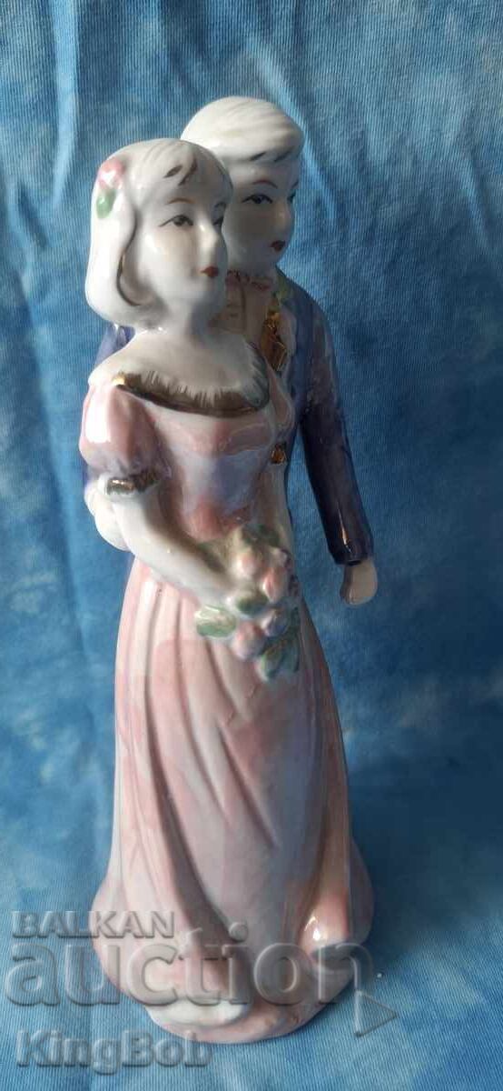 Delivery of VINTAGE PORCELAIN FIGURINE - BRIDE AND GROOM Delivery of VINTAGE PORCELAIN FIGURINE - BRIDE AND GROOM
