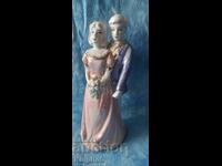 VINTAGE PORCELAIN FIGURINE - BRIDE AND GROOM