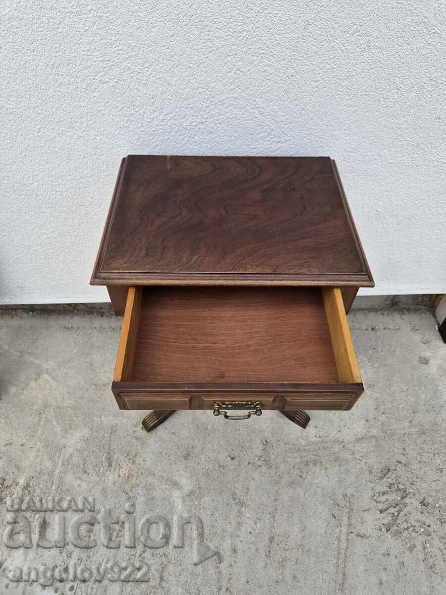 Δημοπρασία Vintage ξύλινο τραπεζάκι σαλονιού από μασίφ ξύλο!!! Δημοπρασία Vintage ξύλινο τραπεζάκι σαλονιού από μασίφ ξύλο!!!