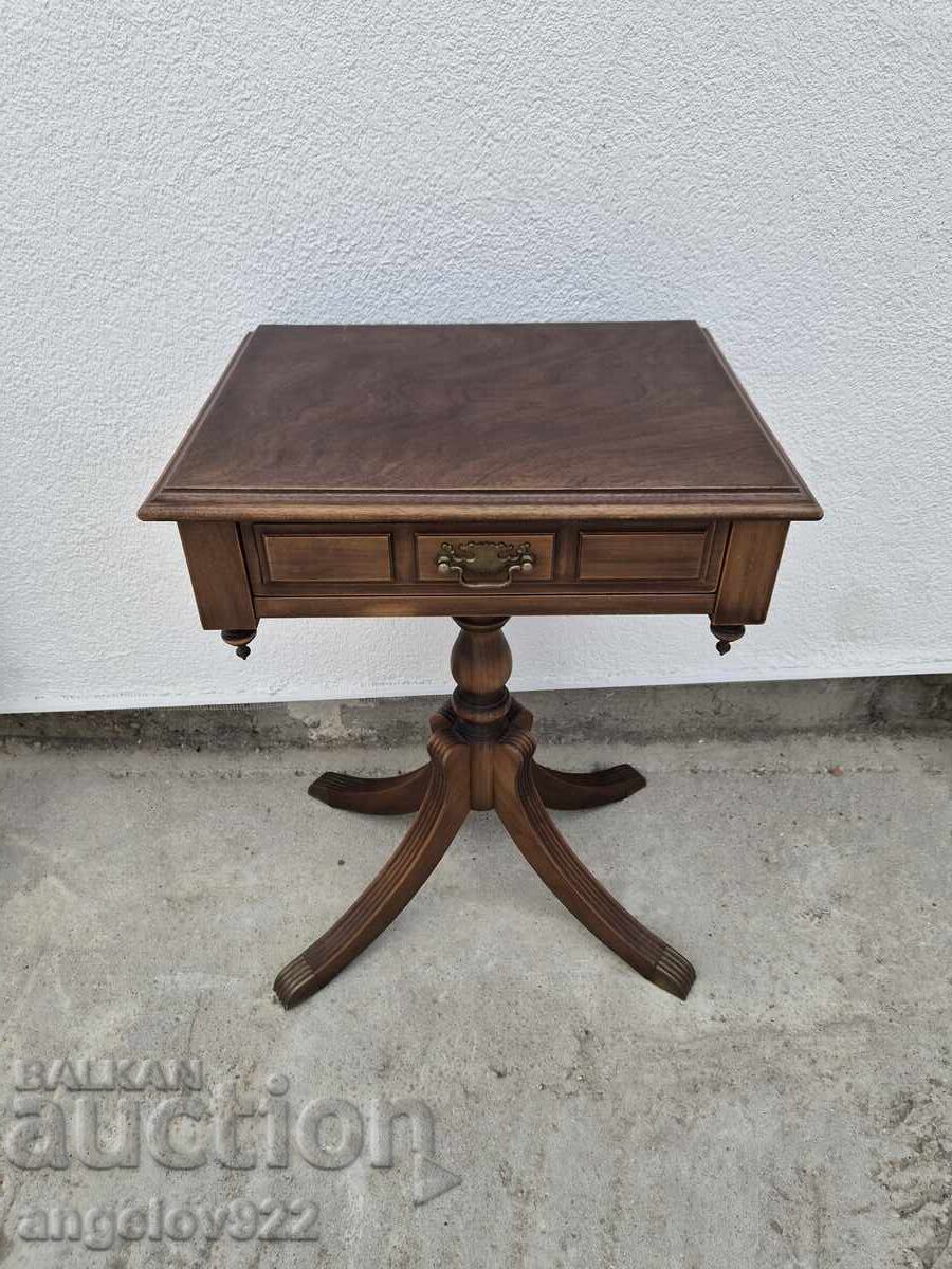 Vintage ξύλινο τραπεζάκι σαλονιού από μασίφ ξύλο!!! Vintage ξύλινο τραπεζάκι σαλονιού από μασίφ ξύλο!!!
