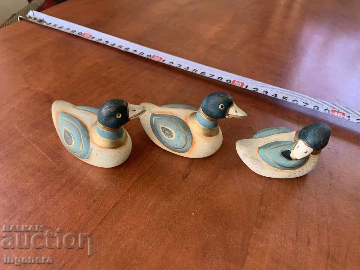DUCK DUCKLING DUCKS CERAMIC-THE THREE DUCKS