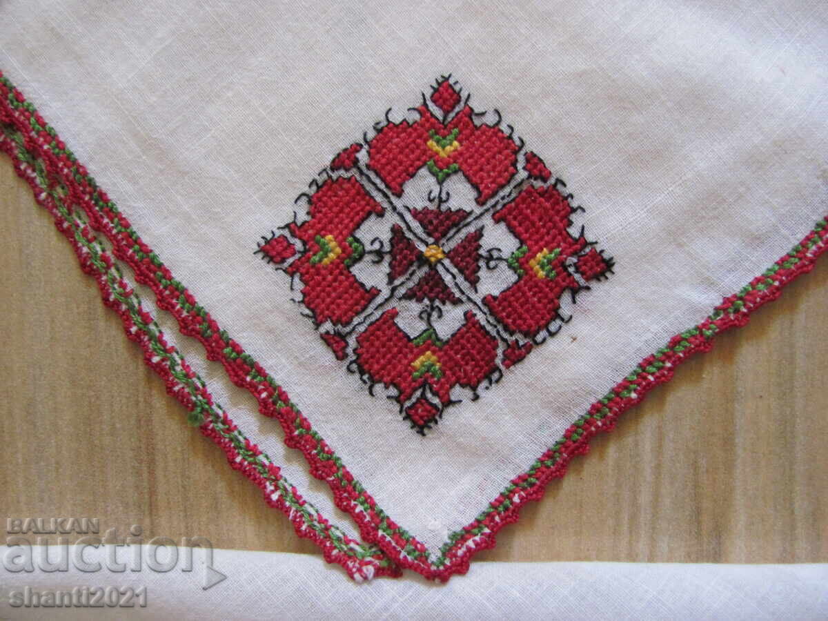 Auction  Table runner with napkins, hand-embroidered - Shopski motifs