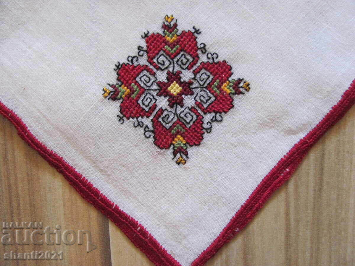 Delivery of Table runner with napkins, hand-embroidered - Shopski motifs