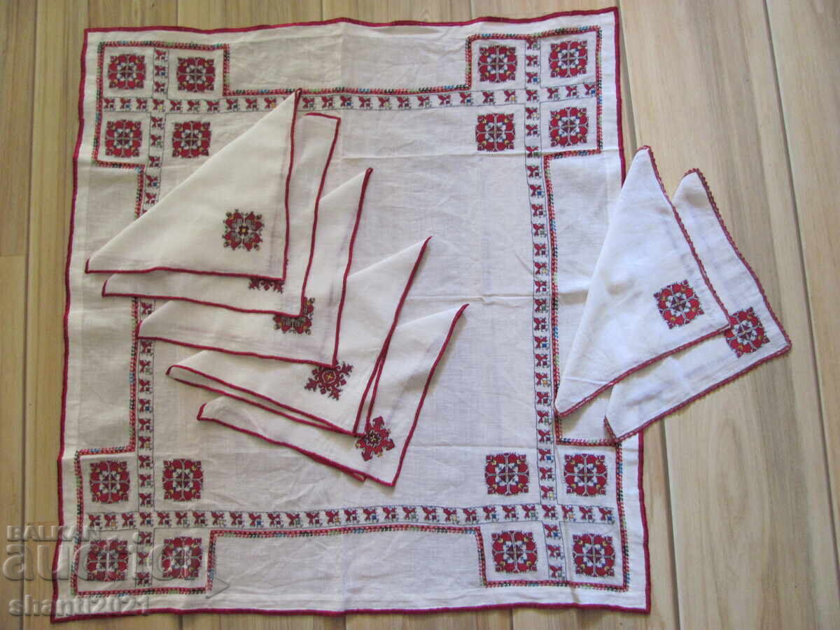 Table runner with napkins, hand-embroidered - Shopski motifs