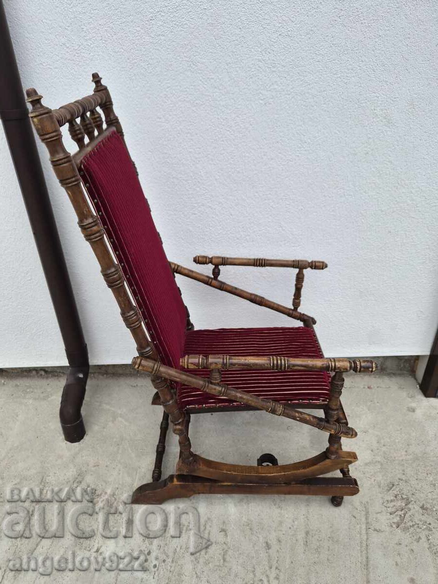 Delivery of Beautiful vintage wooden rocking chair solid wood!!!