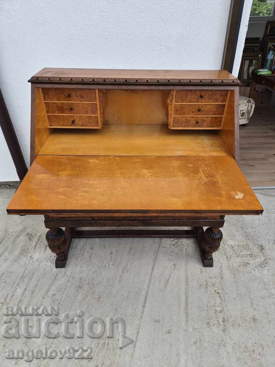 Όμορφο vintage ξύλινο γραφείο από μασίφ ξύλο!!! με τιμή € 0.01 | 0.02 BGN Όμορφο vintage ξύλινο γραφείο από μασίφ ξύλο!!! με τιμή € 0.01 | 0.02 BGN