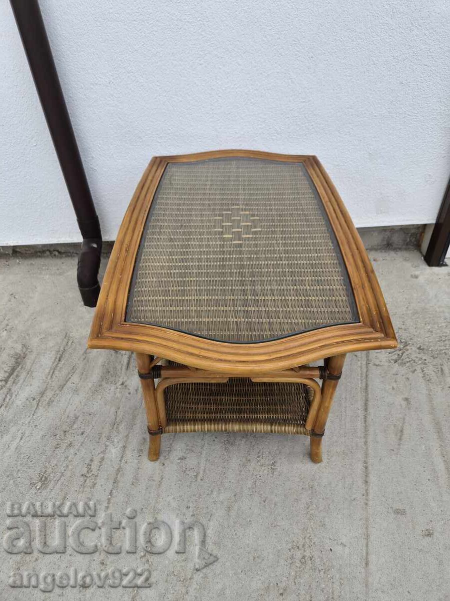 Παράδοση Όμορφο vintage τραπεζάκι σαλονιού από μπαμπού μασίφ!!!