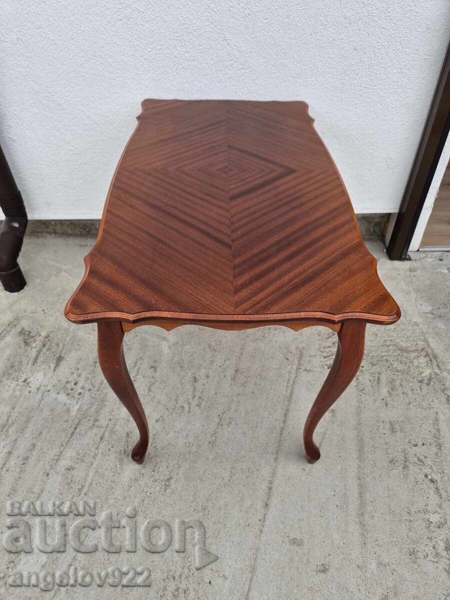 Livrarea Masă de cafea vintage frumoasă din lemn masiv!!!