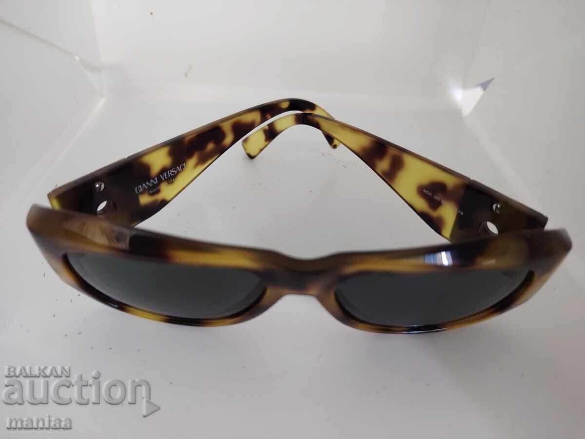 Ochelari de soare originali Gianni Versace Italia cu preț € 99.00 | 193.63 BGN