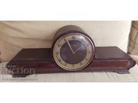Mechanical table clock for connoisseurs