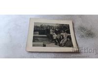 Снимка Русе Мъже жени и момче до фонтан 1936