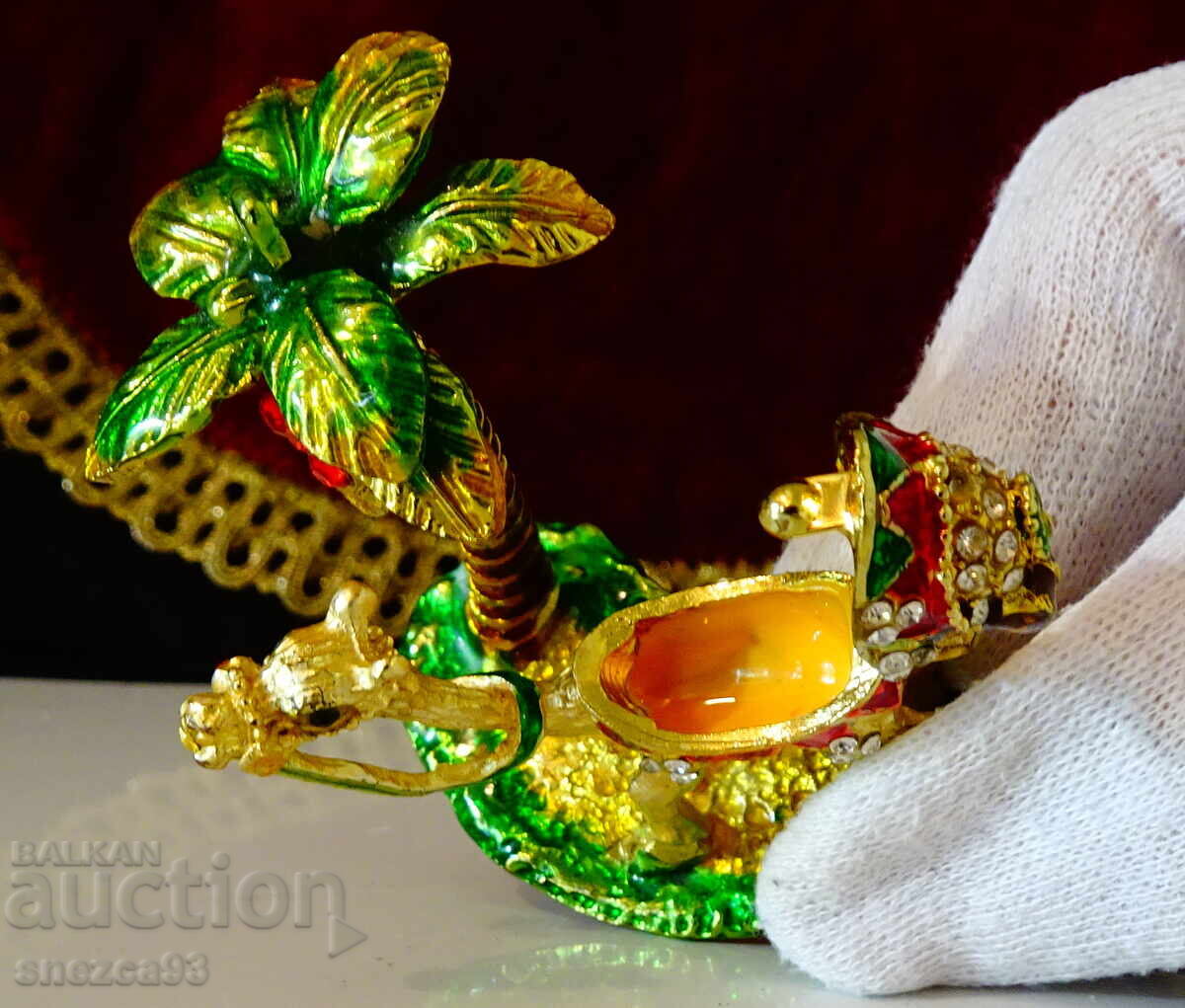 Gold-plated box, camel figurine, palm tree, crystals with price € 14.00 | 27.38 BGN Gold-plated box, camel figurine, palm tree, crystals with price € 14.00 | 27.38 BGN