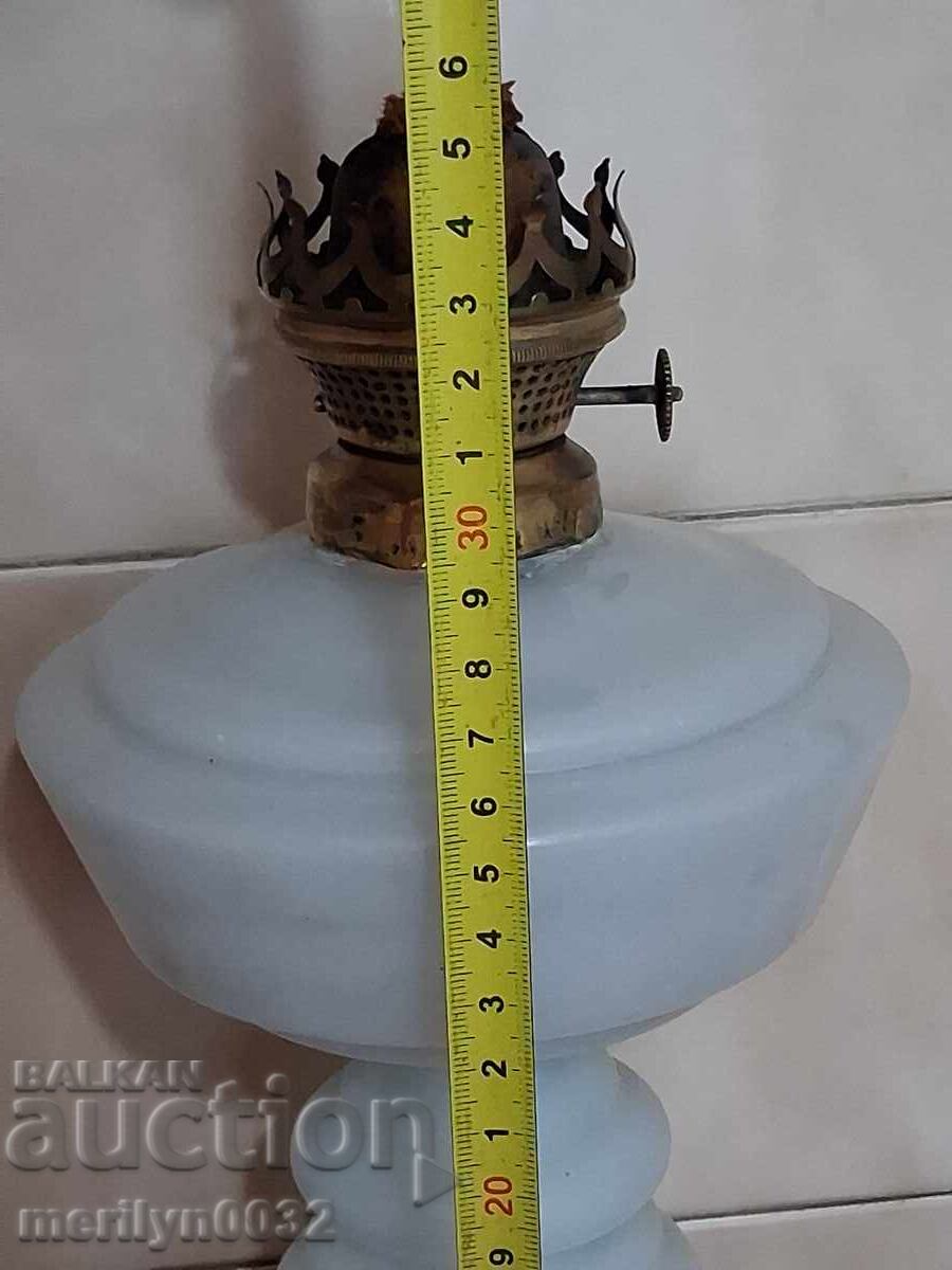 Lampă veche cu gaz, bază din sticlă albă, ORIGINALĂ cu preț € 54.17 | 105.95 BGN Lampă veche cu gaz, bază din sticlă albă, ORIGINALĂ cu preț € 54.17 | 105.95 BGN