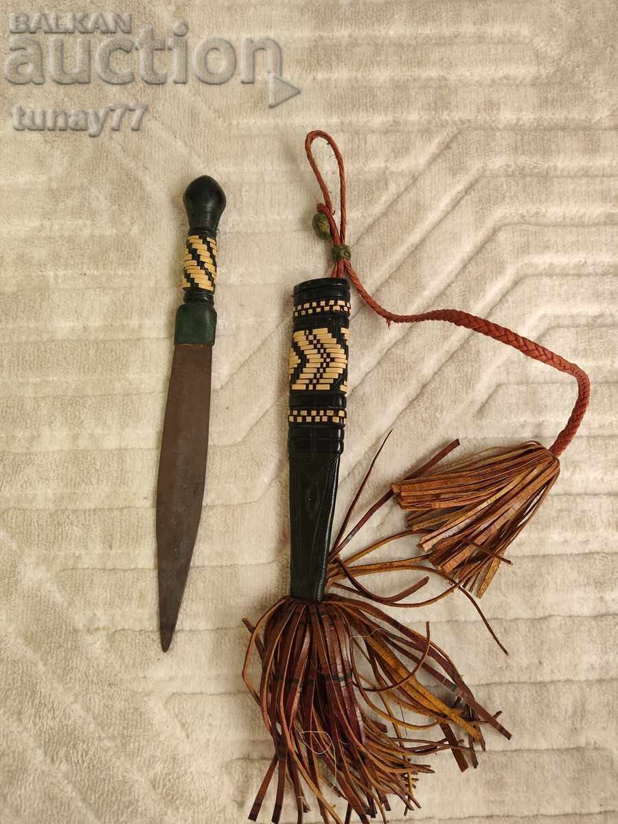 pumnal african tradițional, cel mai des asociat cu cultura