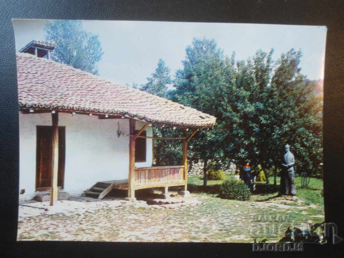 Casa natală a lui G. Dimitrov cu monumentul babei Paraskeva