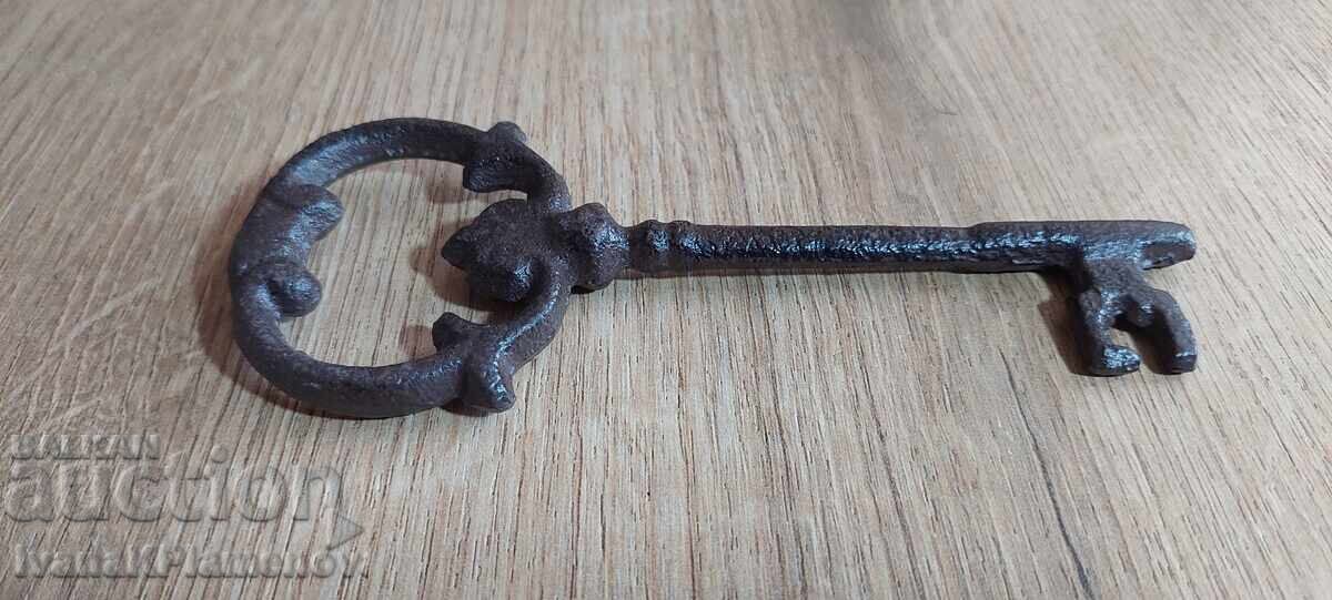 Delivery of Large metal key for collectors
