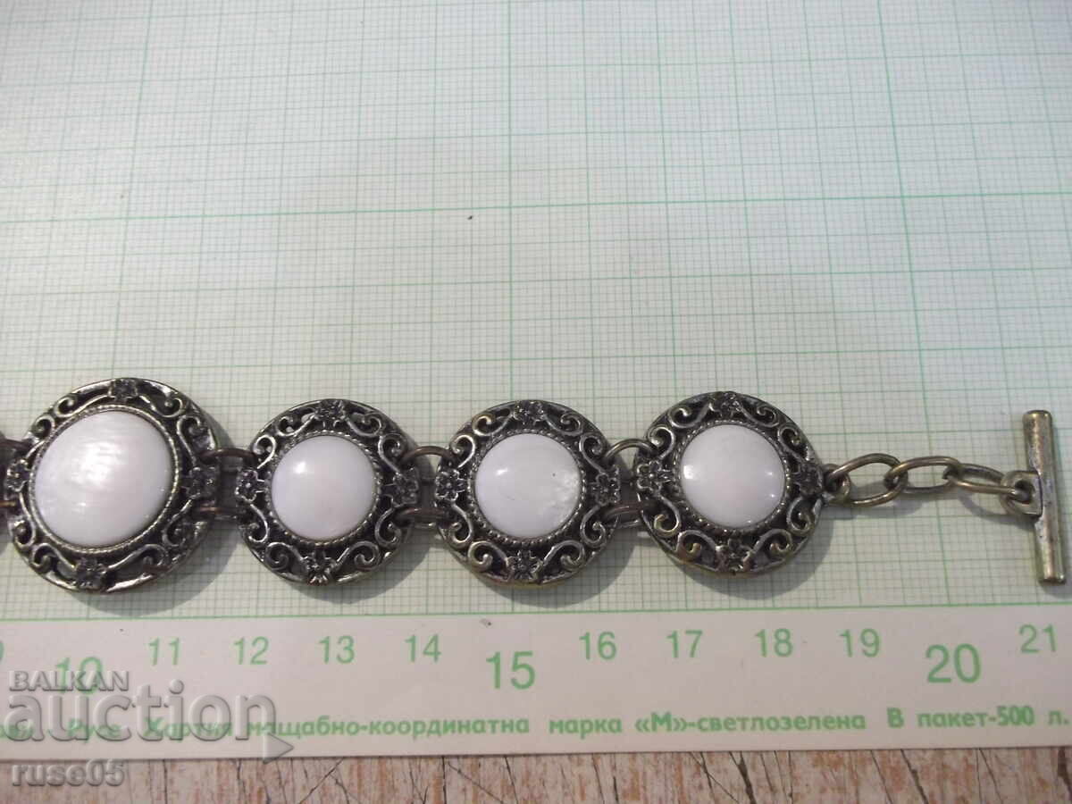 Delivery of Bracelet with white stones