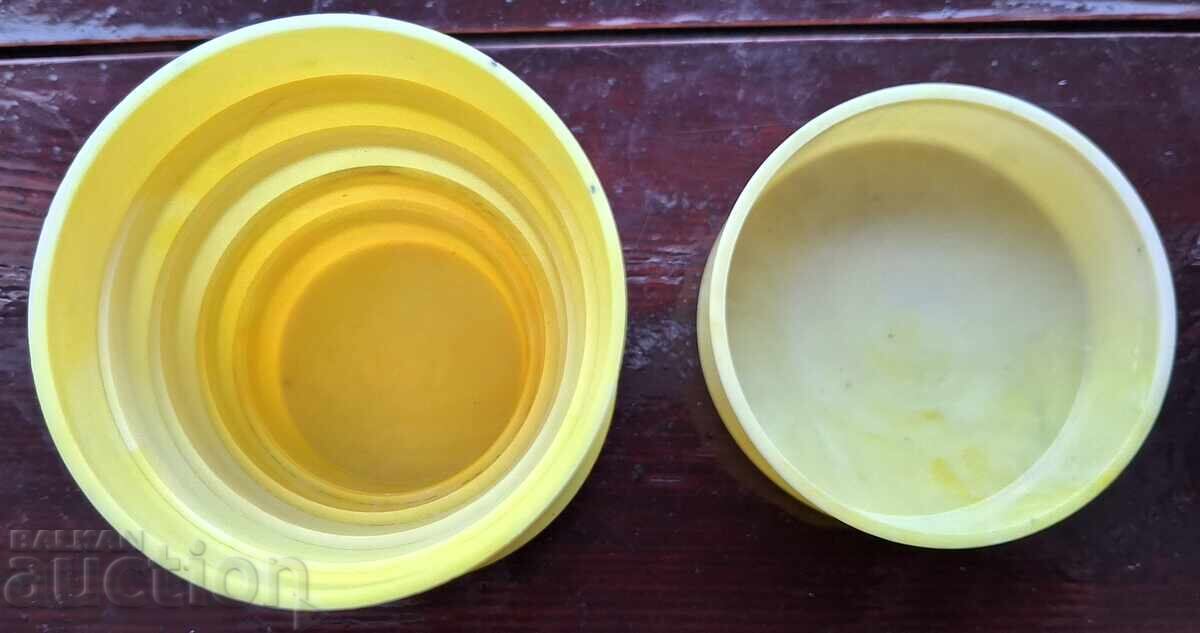 Delivery of Vintage collapsible travel cup from the socialist era