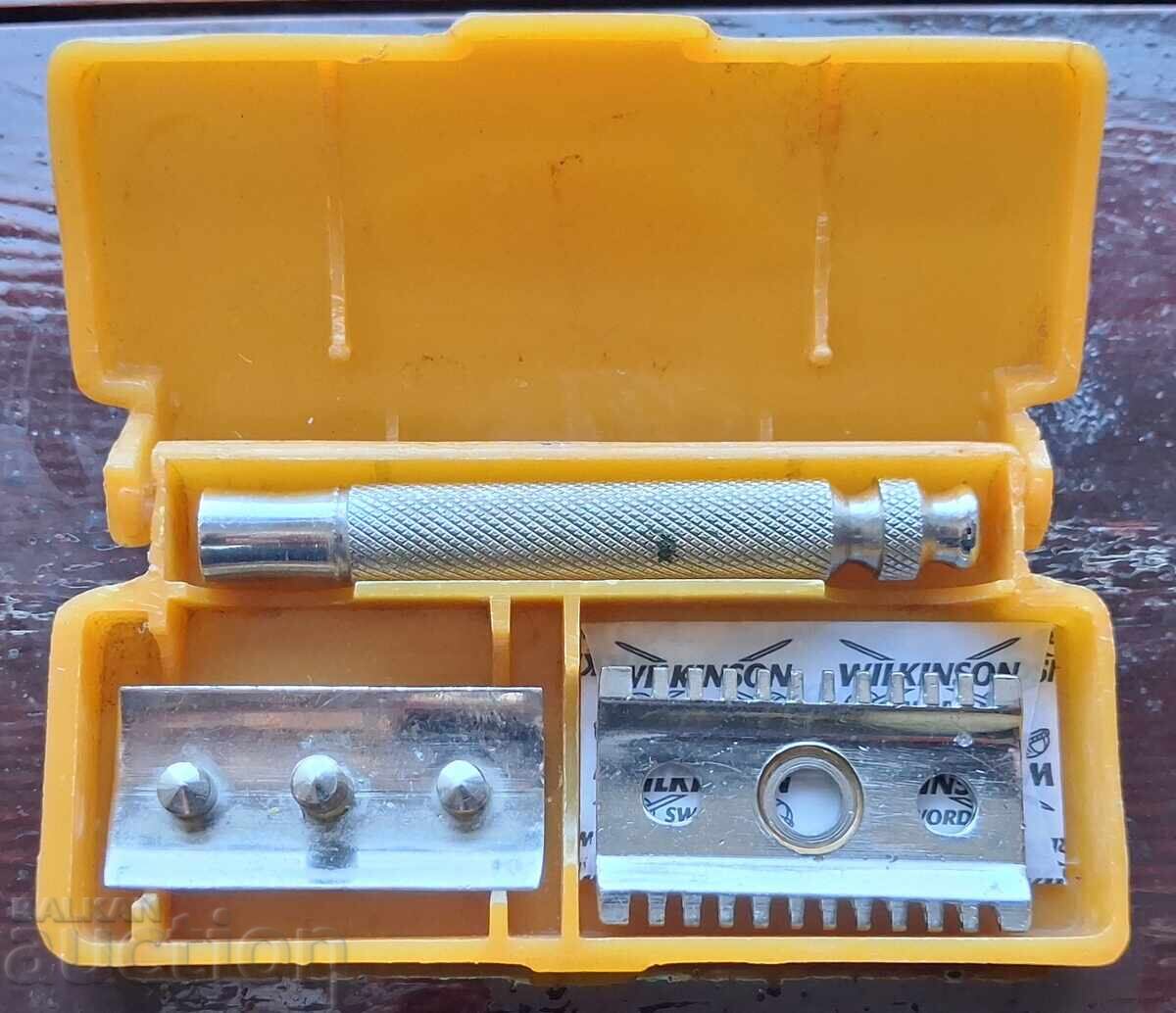 Vintage socialist-era razor with price € 5.00 | 9.78 BGN