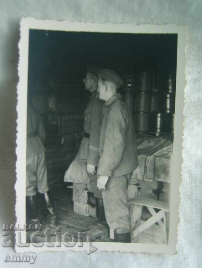 Fotografii mici 4 bucăți - Al Doilea Război Mondial, Germania, 1942 cu preț € 4.00 | 7.82 BGN