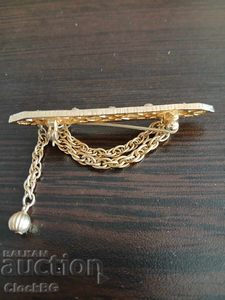 Broșă netestată
