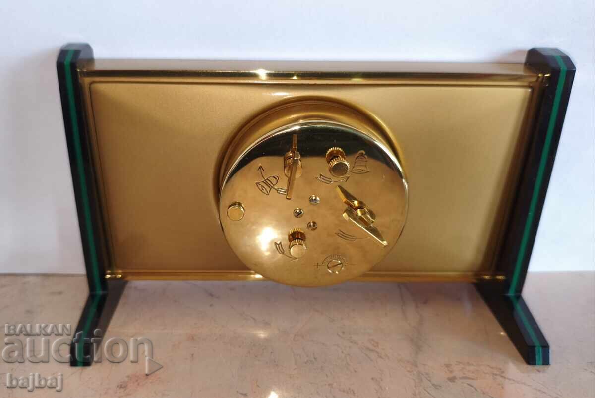 Ceas deșteptător chinezesc, nou, cu cutie cu preț € 68.00 | 133.00 BGN Ceas deșteptător chinezesc, nou, cu cutie cu preț € 68.00 | 133.00 BGN