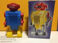 Robot vechi de jucărie