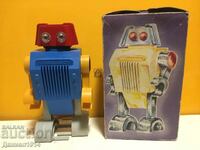 Robot vechi de jucărie