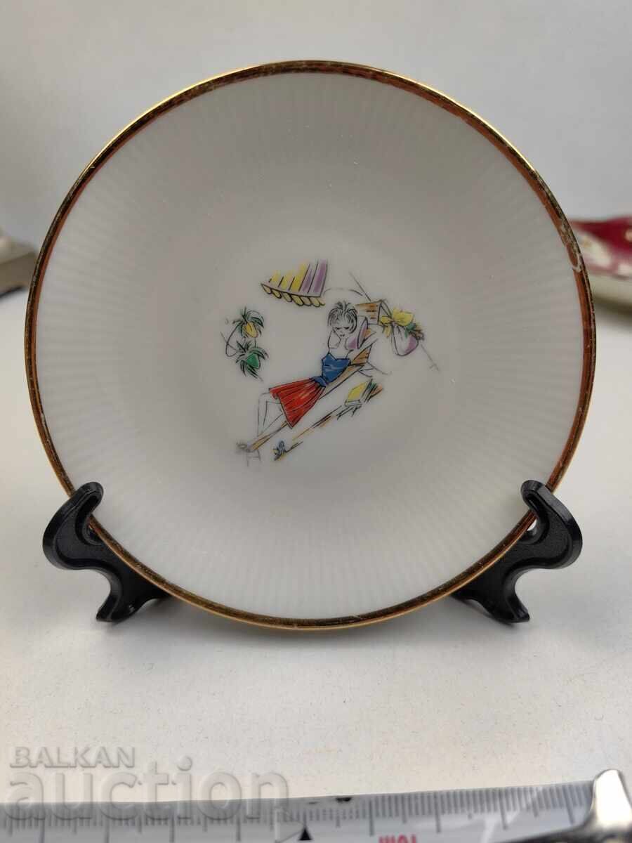 ART COLLECTIBLE BRANDED SMALL PORCELAIN PLATE DISH