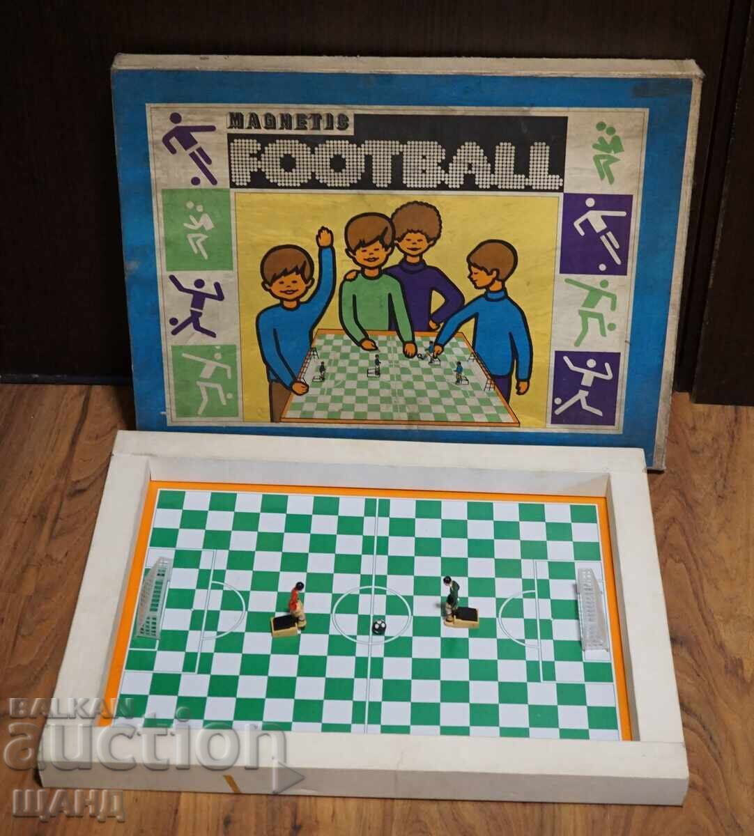 Joc de masă vechi fotbal magnetic cu jucători și cutie