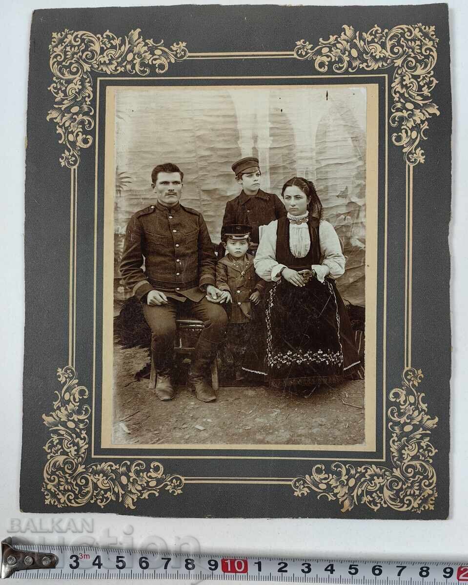 COSTUM MILITAR CARTON FOTO FAMILIE VECHE BULGARIA COSTUM MILITAR CARTON FOTO FAMILIE VECHE BULGARIA