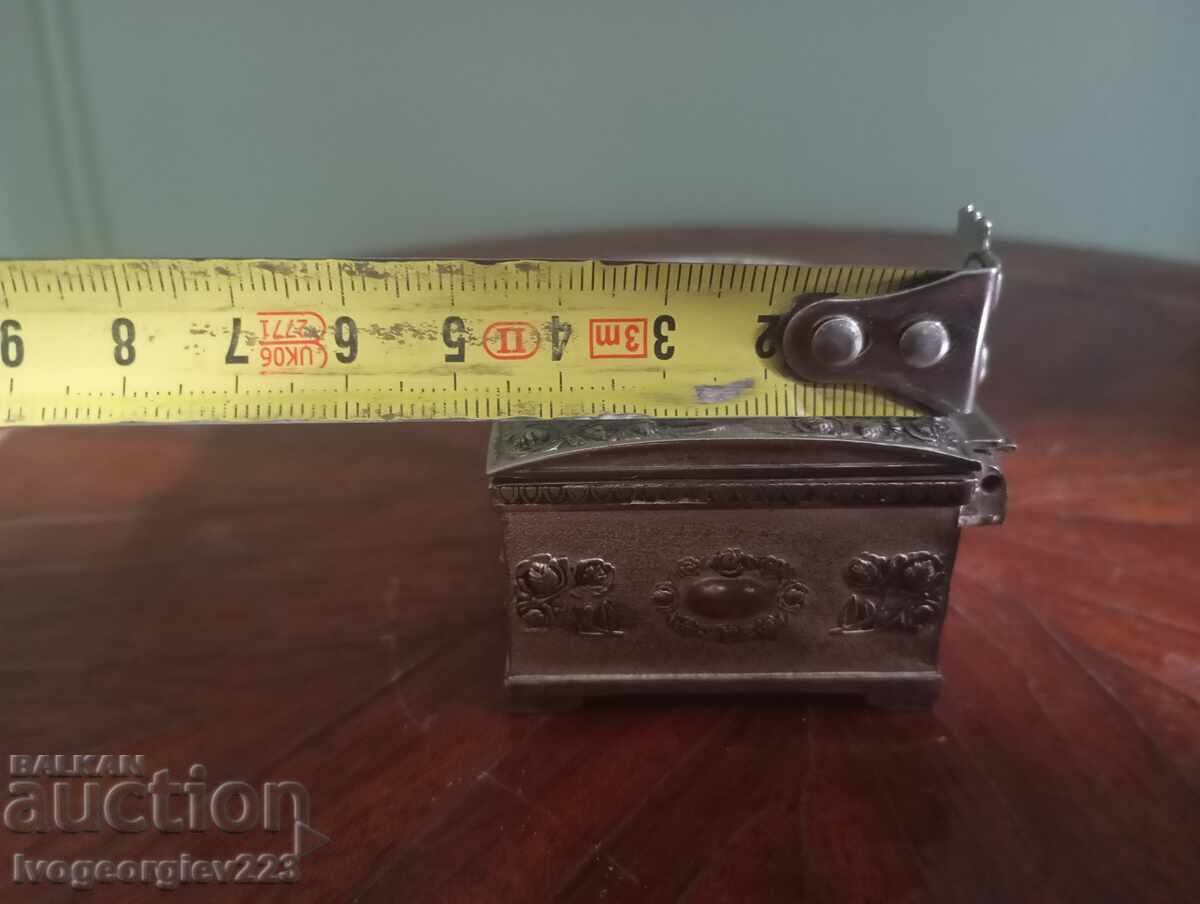 Cutie de bijuterii vintage cu preț € 11.00 | 21.51 BGN