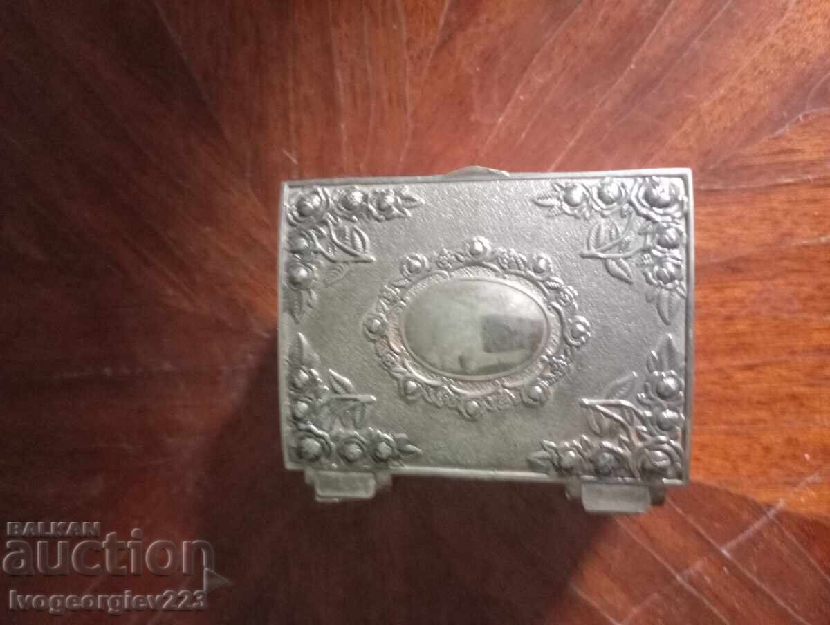 Livrarea Cutie de bijuterii vintage