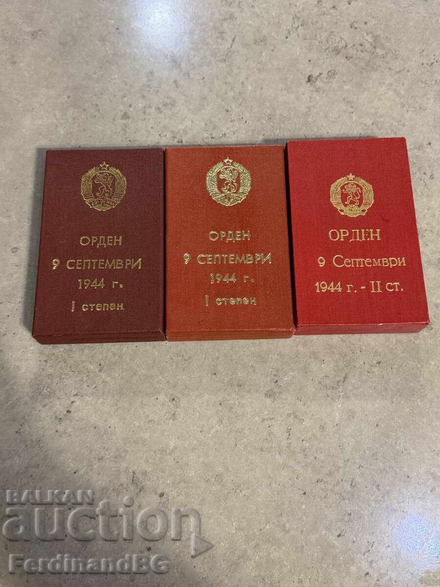 Ordine „9 septembrie 1944”, clasele I și II, cu cutie cu preț € 120.00 | 234.70 BGN Ordine „9 septembrie 1944”, clasele I și II, cu cutie cu preț € 120.00 | 234.70 BGN