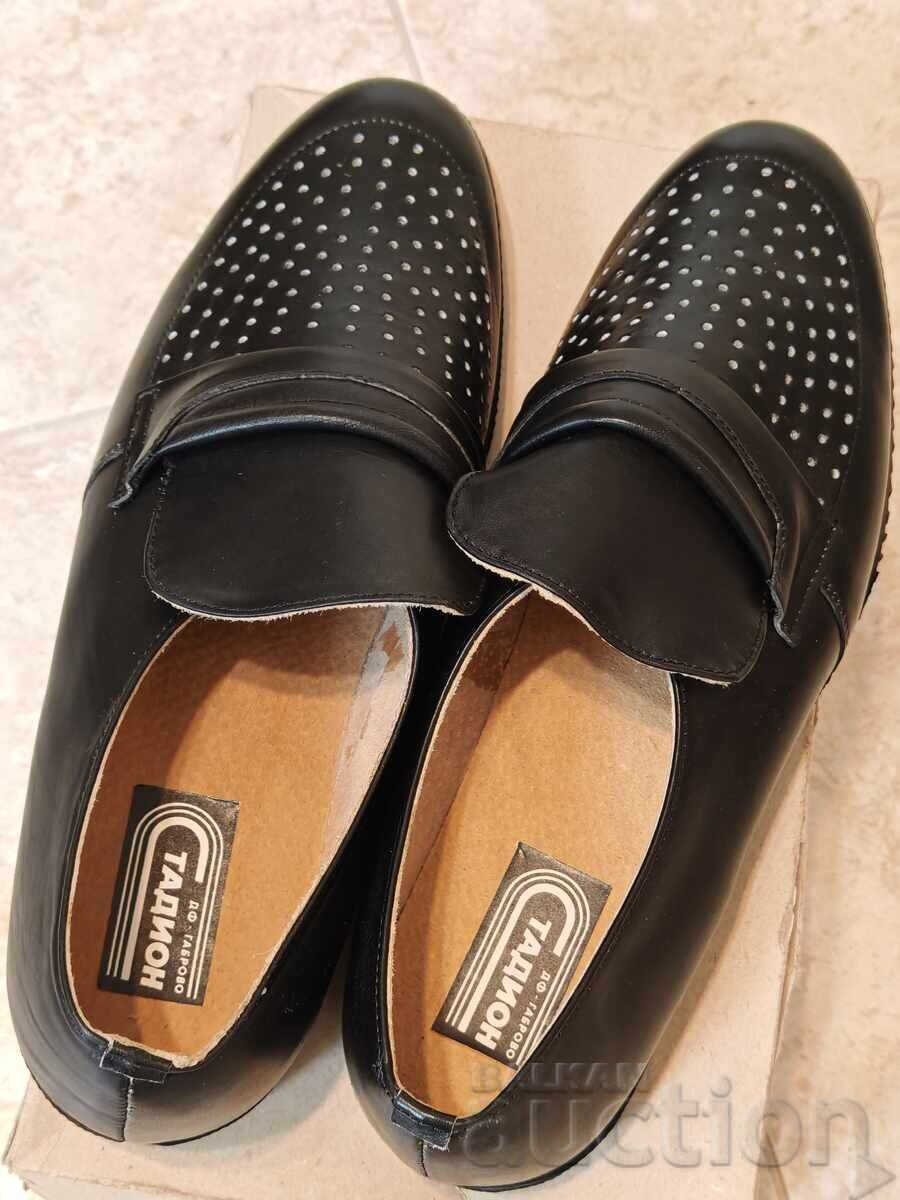 Încălțăminte bărbătească bulgărească de calitate superioară, stil retro, din piele naturală cu preț € 39.00 | 76.28 BGN