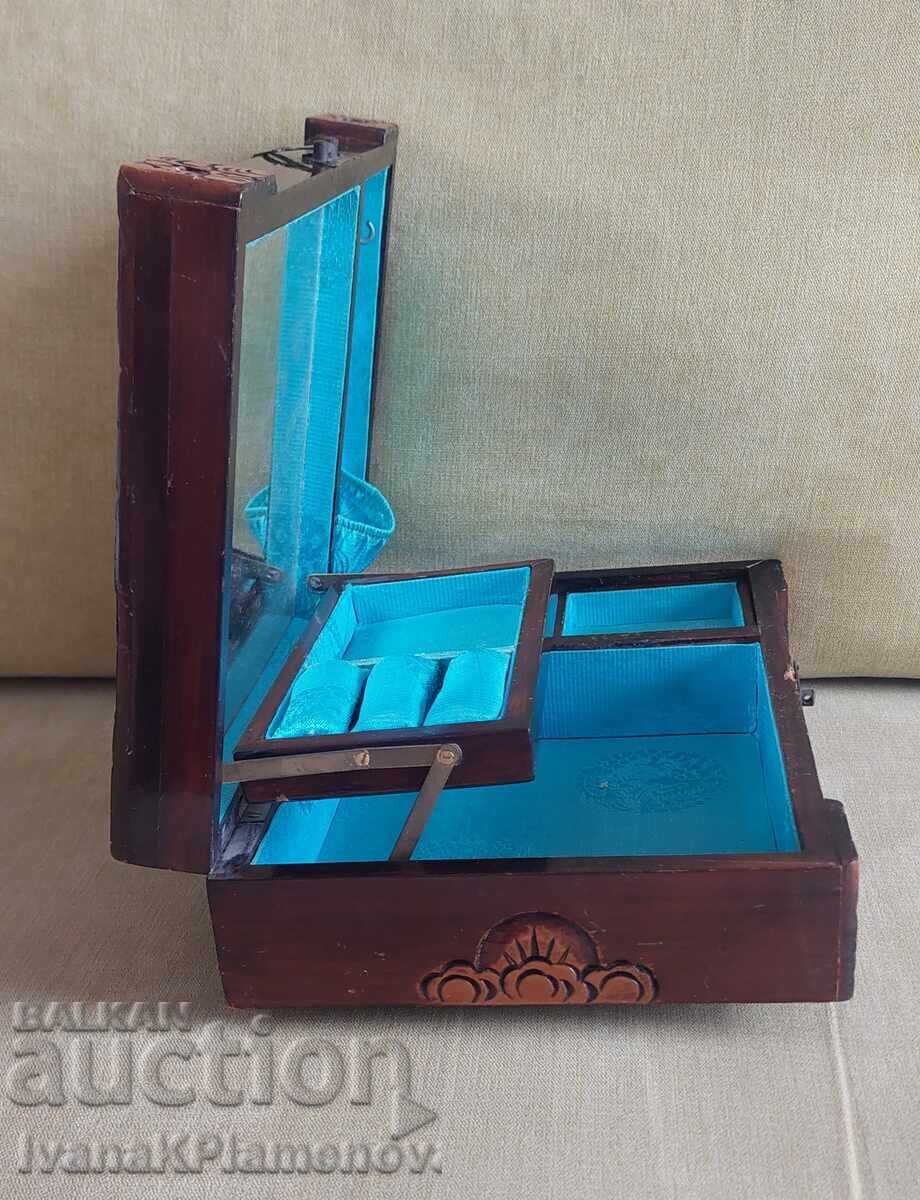 Woodcarved vintage jewelry box for connoisseurs - 5