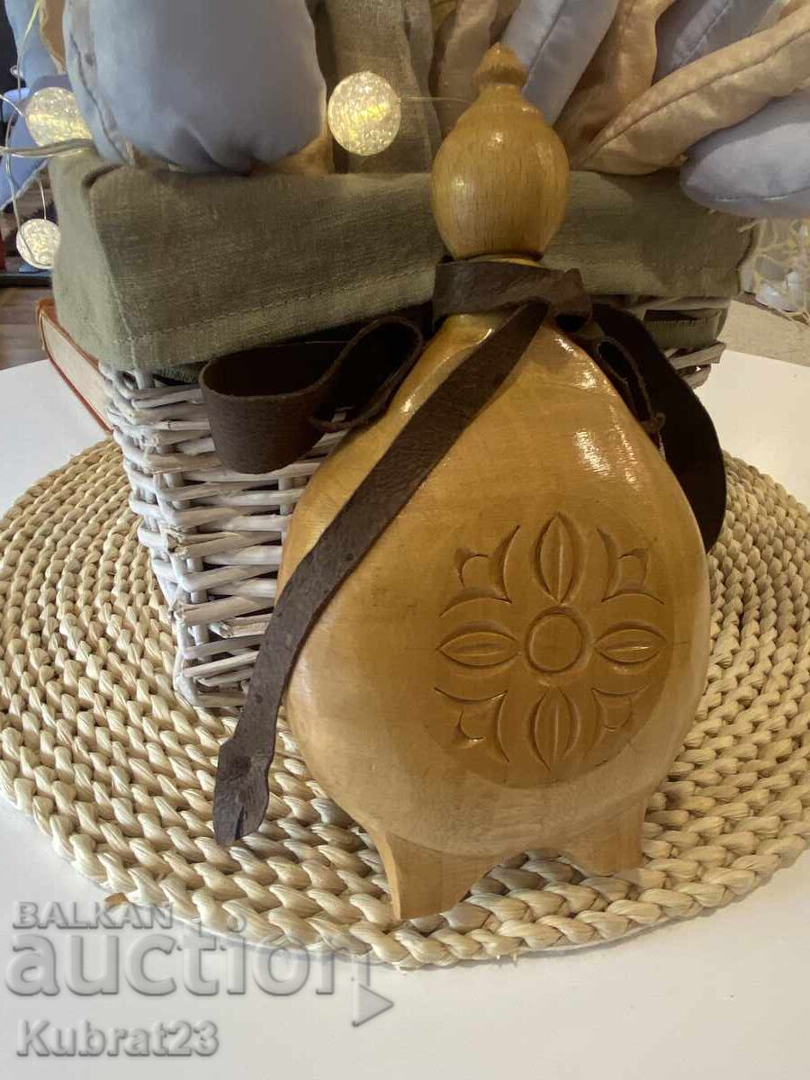 Butoiaș din lemn cu sculptură frumoasă cu preț € 20.00 | 39.12 BGN Butoiaș din lemn cu sculptură frumoasă cu preț € 20.00 | 39.12 BGN