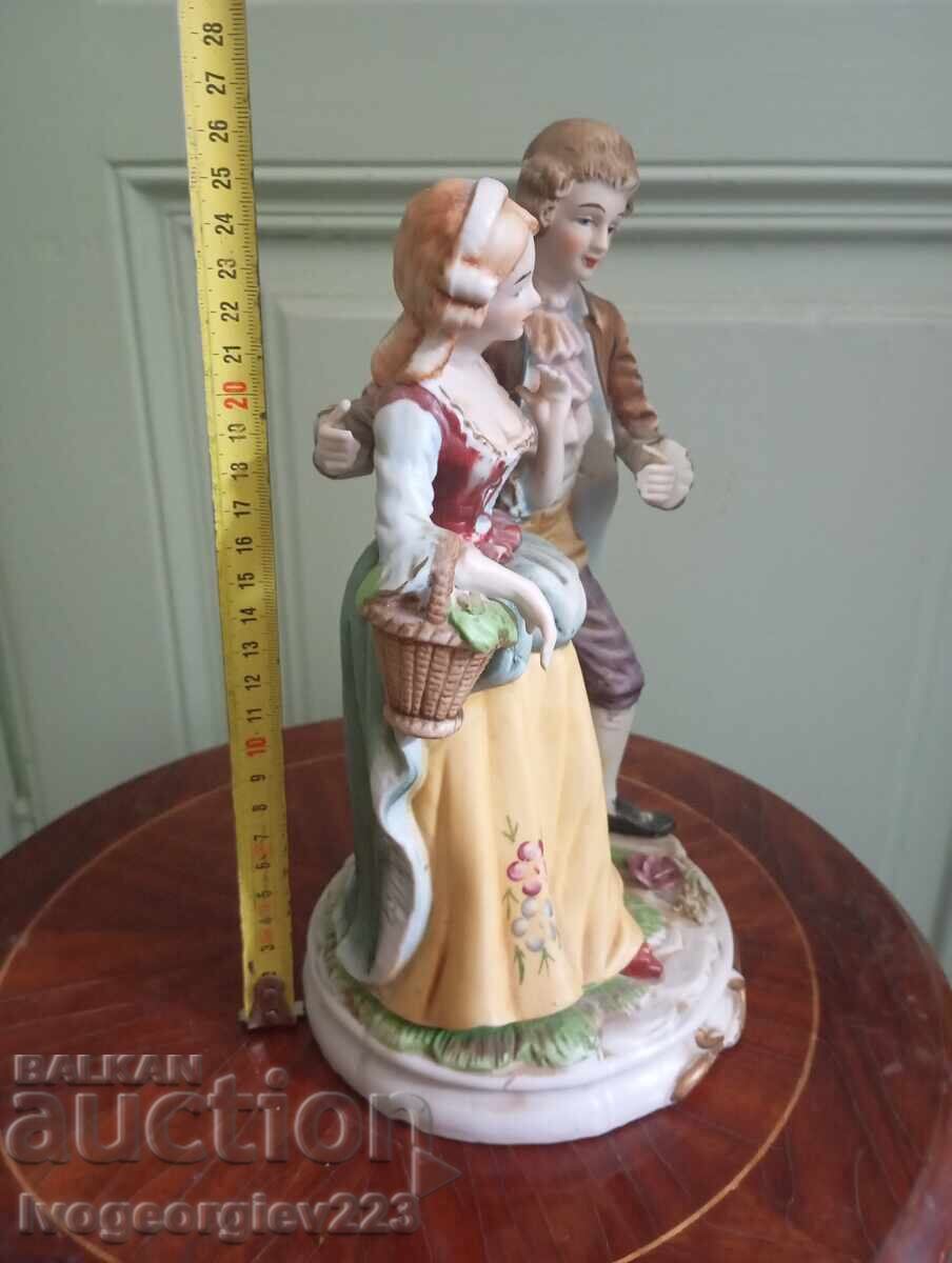 Statuetă din porțelan, compoziție cu preț € 27.00 | 52.81 BGN