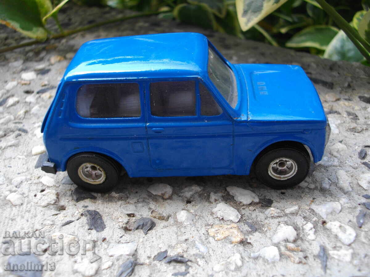 Аукцион СОЦ МЕТАЛНА КОЛИЧКА ЛАДА НИВА МИКРО РАЗГРАД MIKRO LADA NIVA