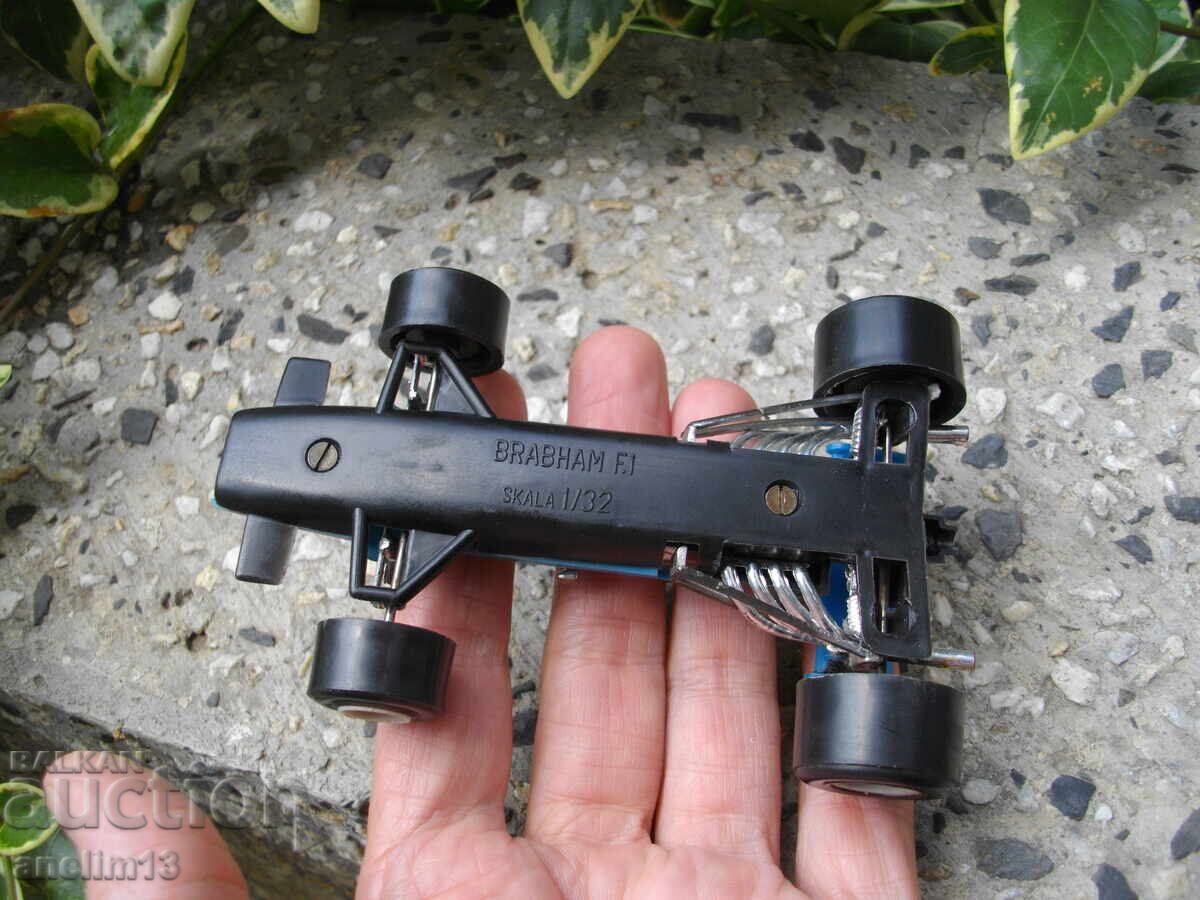 MAȘINUȚĂ DE COLECȚIE BRABHAM F.1 - 6