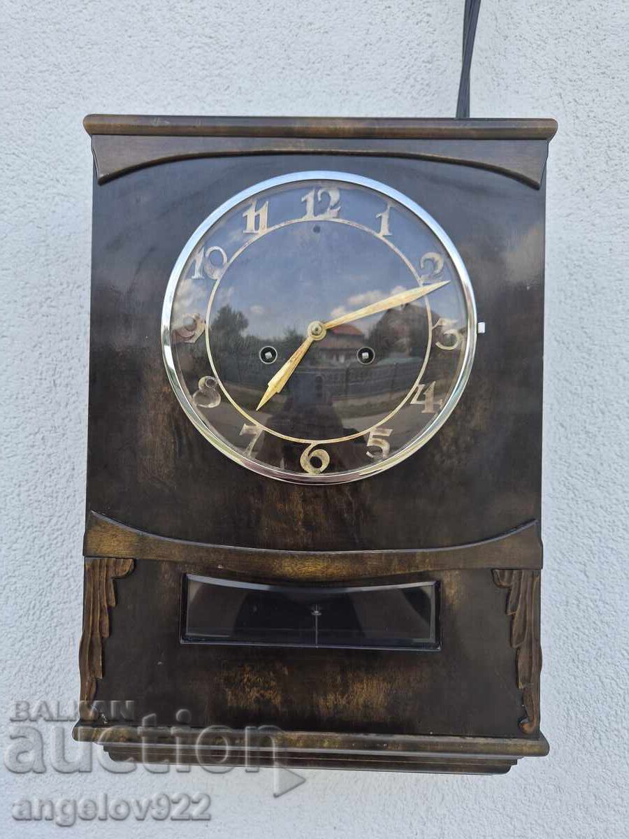 Ceas de perete german Hamburg American FUNCȚIONAL cu preț € 0.01 | 0.02 BGN Ceas de perete german Hamburg American FUNCȚIONAL cu preț € 0.01 | 0.02 BGN