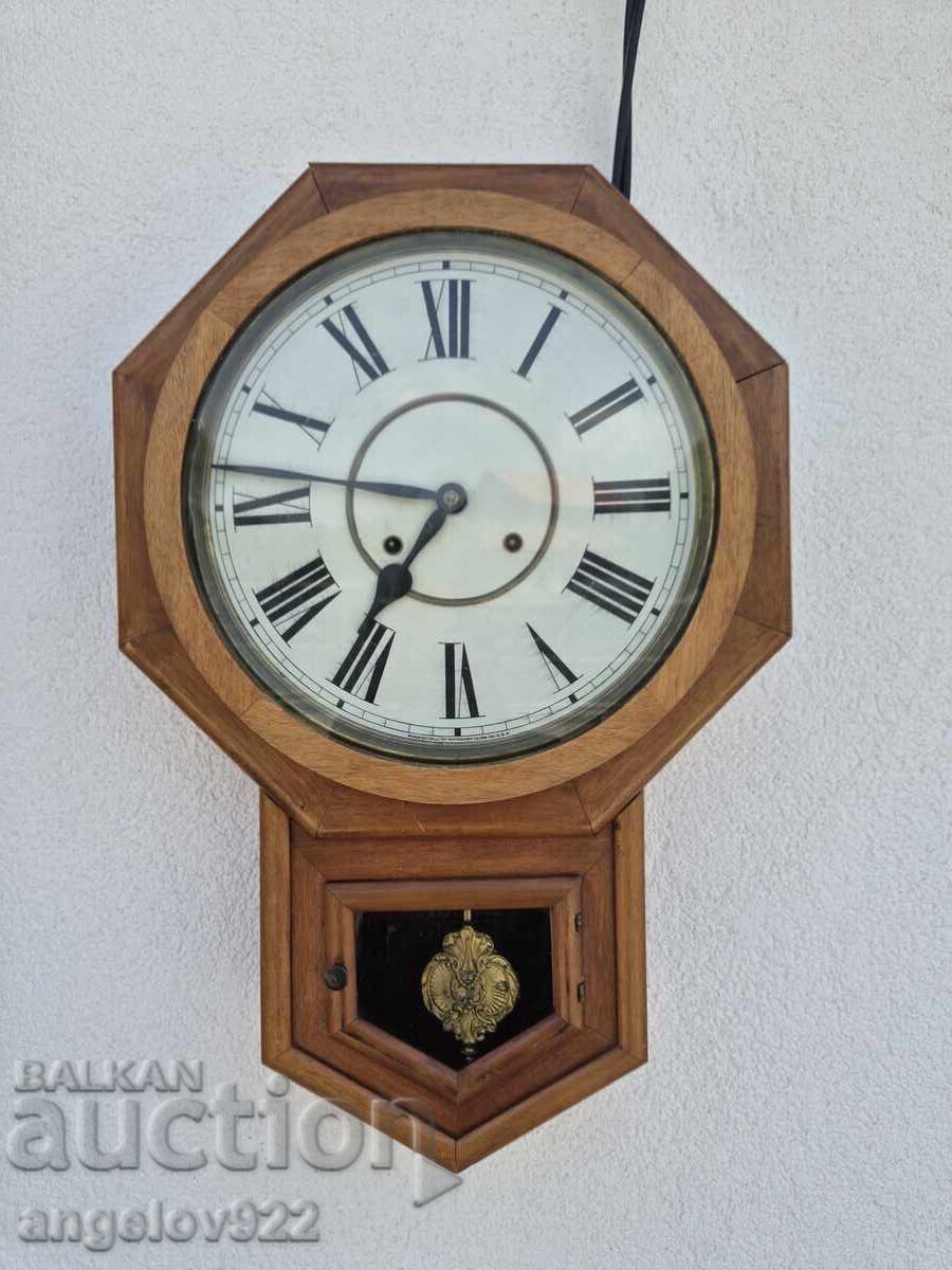 Американски стенен часовник Waterbury Clock Co. с цена € 1.50 | 2.93 лв.