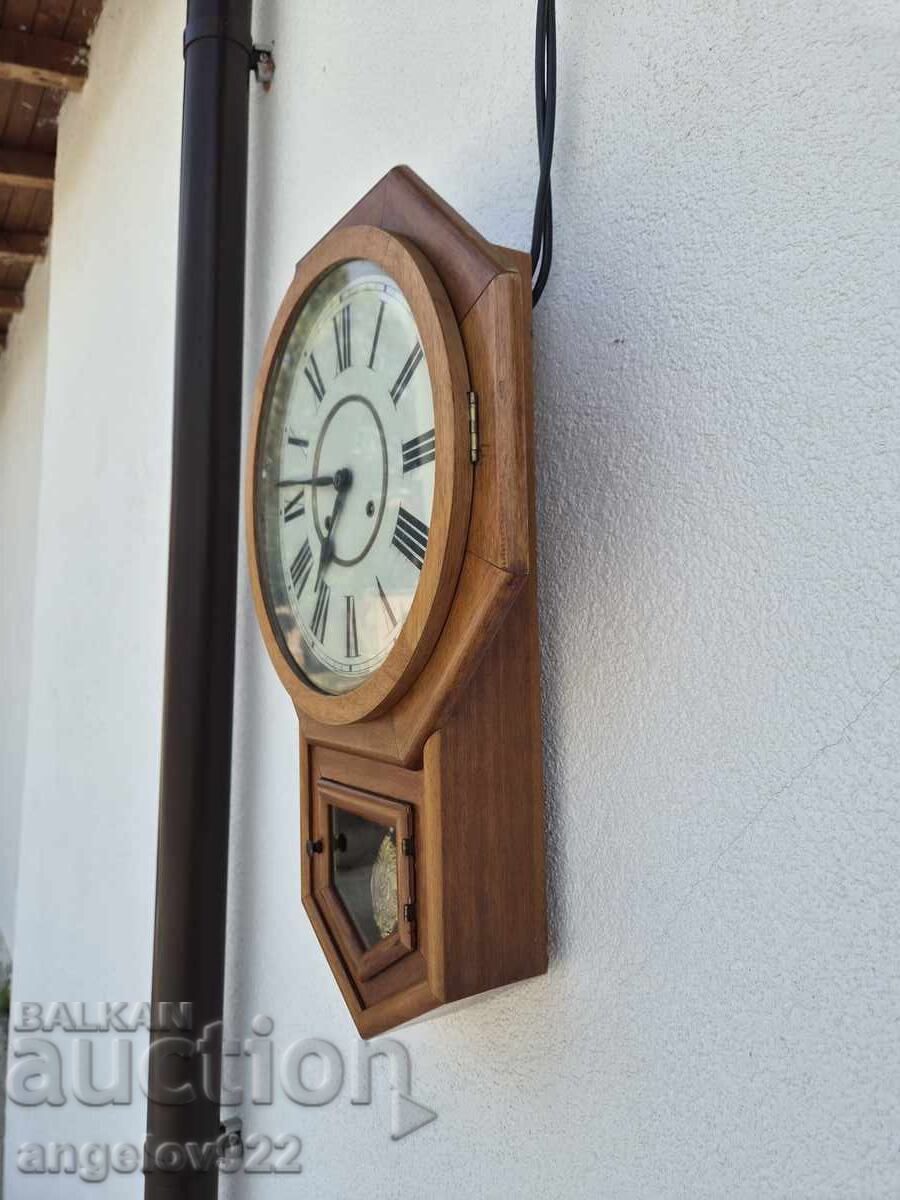 Аукцион Американски стенен часовник Waterbury Clock Co.