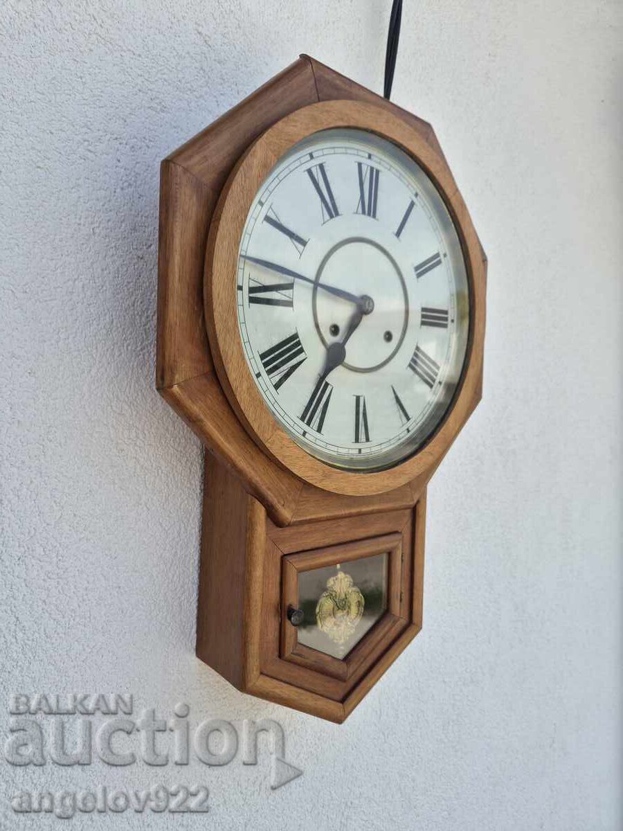 Доставка на Американски стенен часовник Waterbury Clock Co.