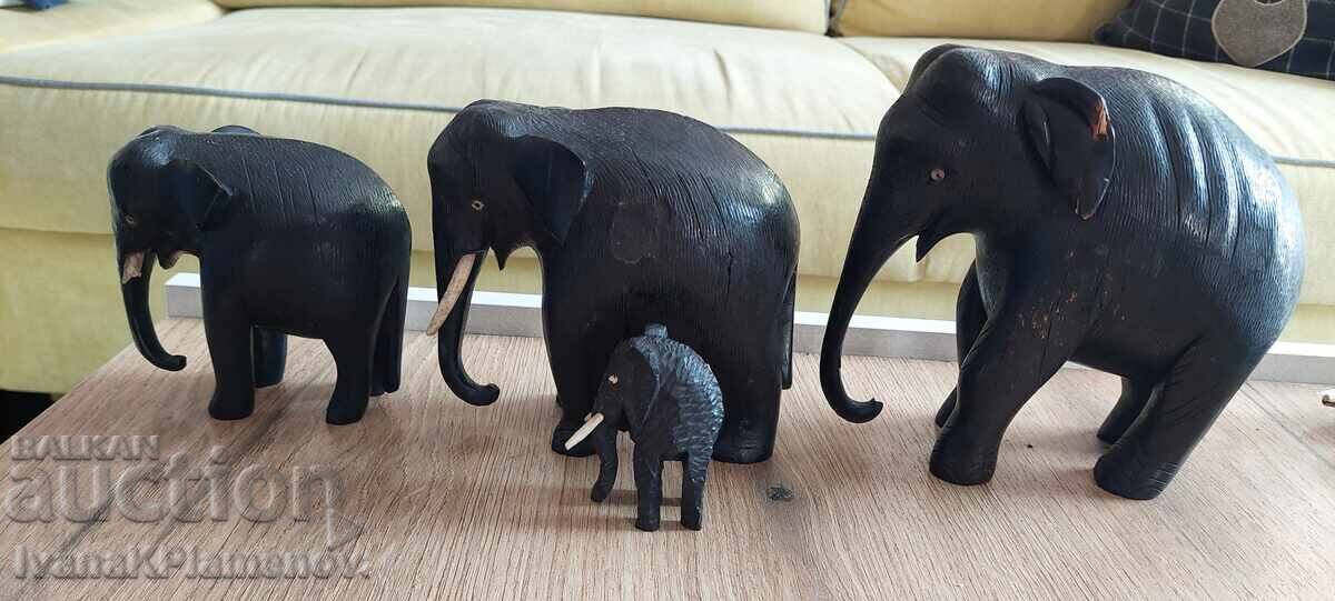 Licitație Sculpturi în lemn masiv, patru piese pentru cunoscători