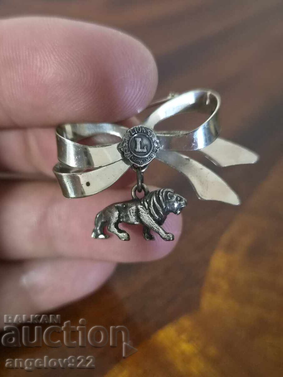 Brosa vintage!!! cu preț € 0.01 | 0.02 BGN Brosa vintage!!! cu preț € 0.01 | 0.02 BGN