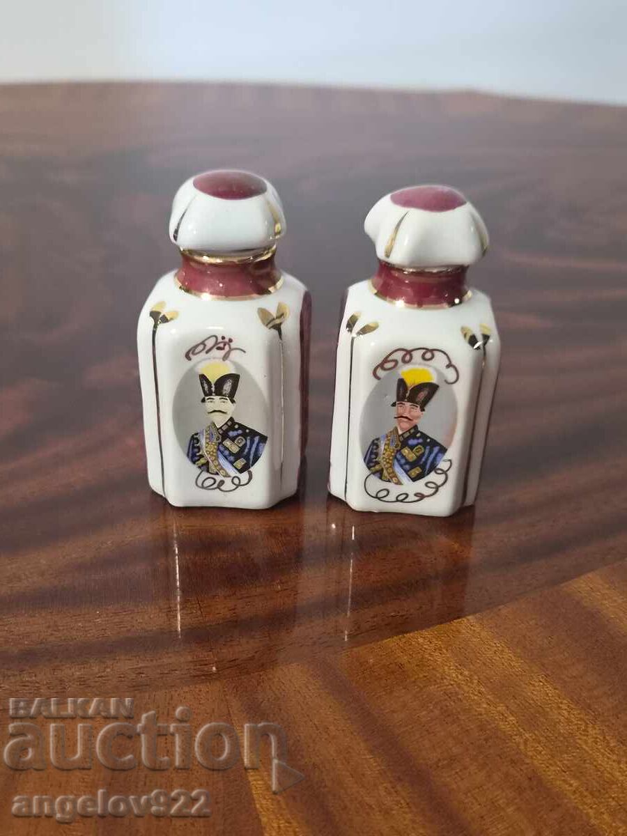 Licitație Sticluțe frumoase din porțelan!!!